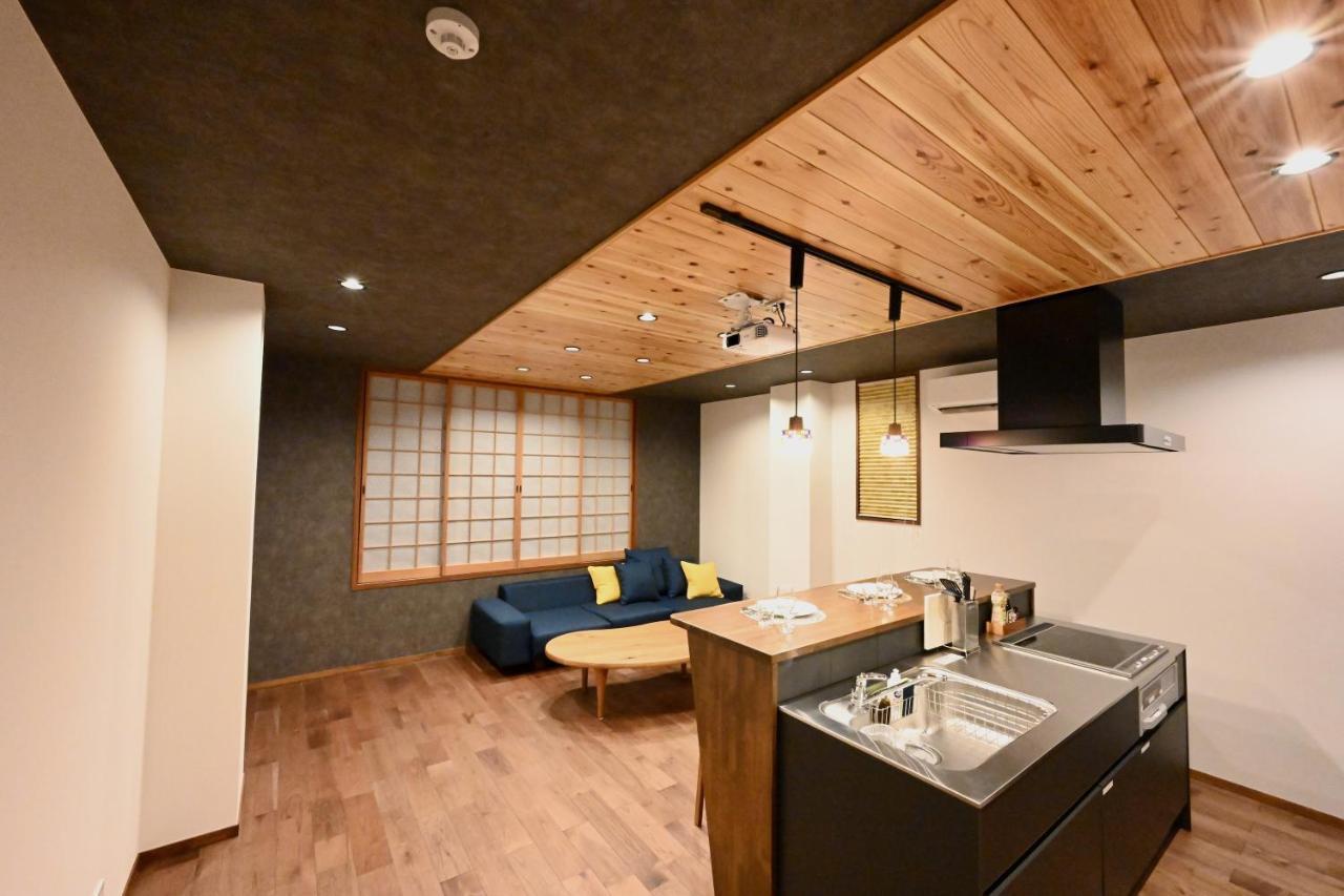 Manabi-Stay Takayama Sakura 提携駐車場利用可 古い町並みまで徒歩1分 最大9名宿泊可能な一等地で人工温泉を楽しむ Dış mekan fotoğraf