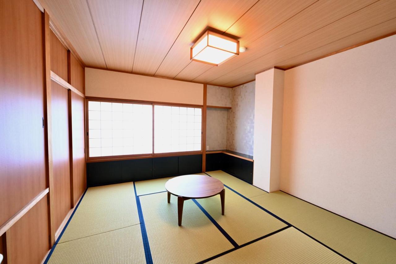 Manabi-Stay Takayama Sakura 提携駐車場利用可 古い町並みまで徒歩1分 最大9名宿泊可能な一等地で人工温泉を楽しむ Dış mekan fotoğraf
