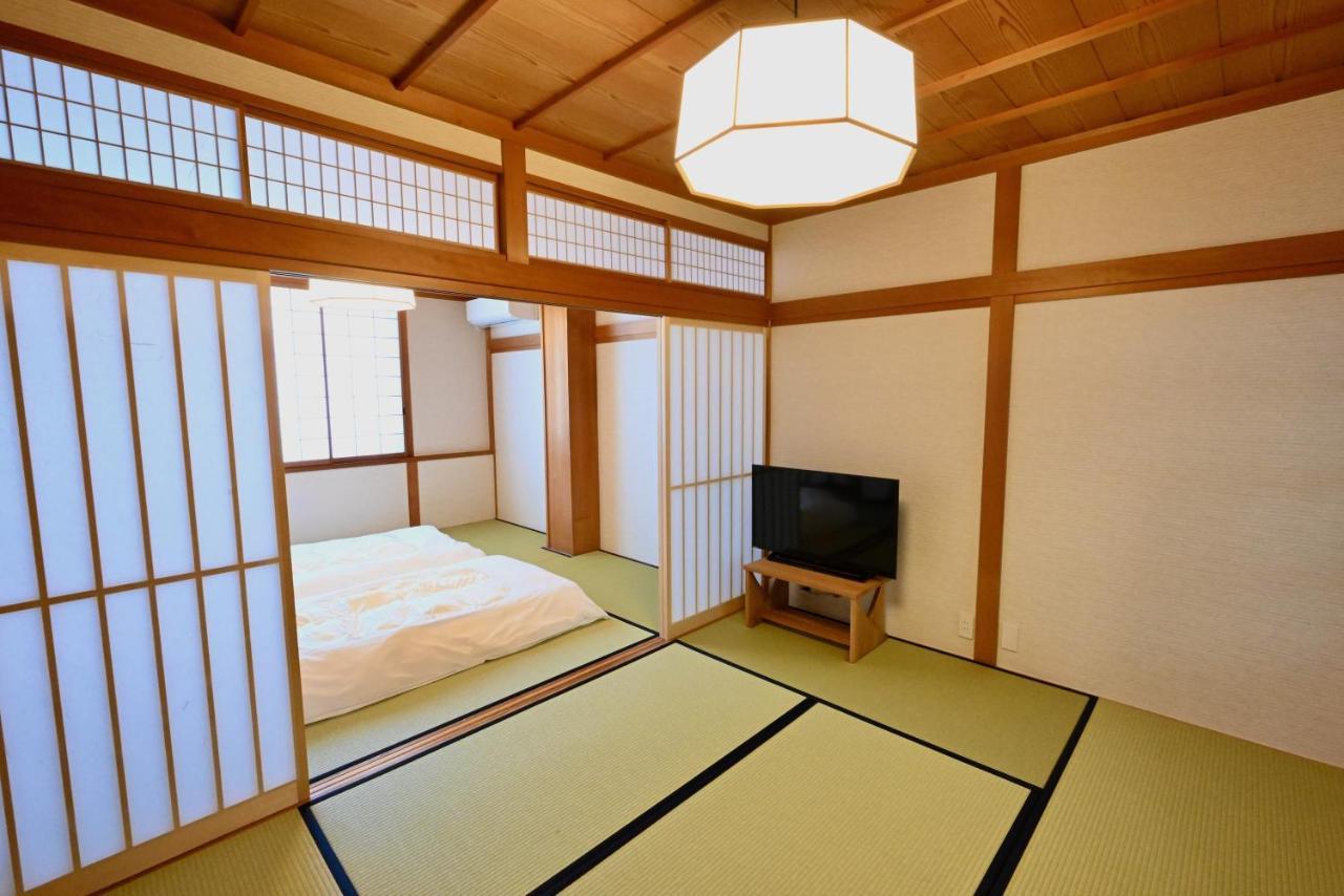 Manabi-Stay Takayama Sakura 提携駐車場利用可 古い町並みまで徒歩1分 最大9名宿泊可能な一等地で人工温泉を楽しむ Dış mekan fotoğraf